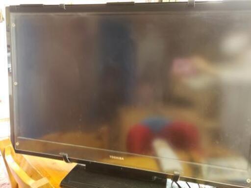 東芝　40型　テレビ　保護パネル付き