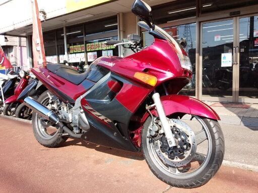 NO.3817　ＺＺＲ２５０　水冷４サイクル２気筒２５０ｃｃエンジン　レッド＆ガンメタリック　☆彡