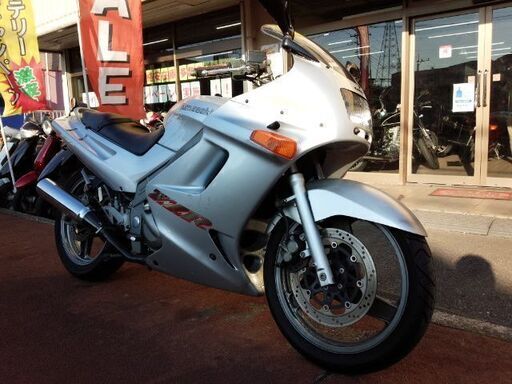 NO.3818　ＺＺＲ２５０　水冷４サイクル２気筒２５０ｃｃエンジン　シルバー　☆彡
