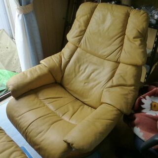 高級　エコーネス　オットマンチェア　本革　定価42万円