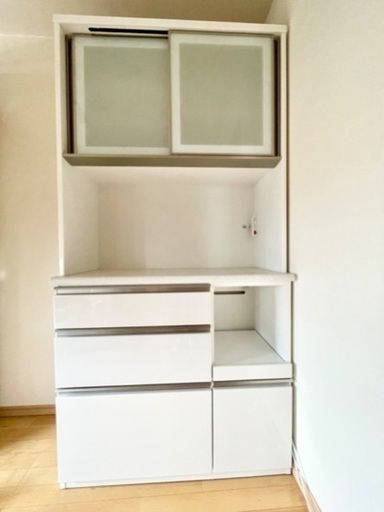 ニトリ食器棚　キッチンボード　カップボード　キッチン収納　アルミナ　ホワイト