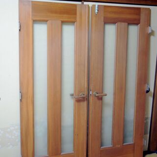 ドア　　二枚組　　木製　　