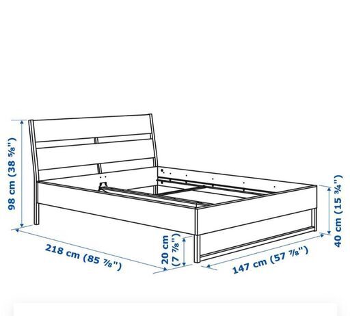 IKEAのダブルベッドのフレームとマットレス