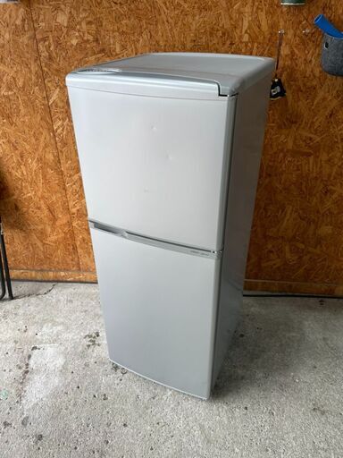 J3003　アクア　冷蔵庫　137L　2013年