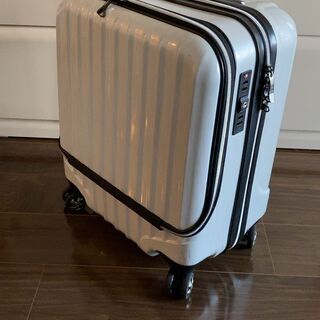 【ネット決済】スーツケースSサイズ ホワイト フロントオープン