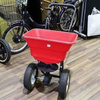 【苫小牧バナナ】良品 手押し式 肥料散布機 30L 散布量調節レバー付き 軽量で操作もらくらく 農具/家庭菜園♪