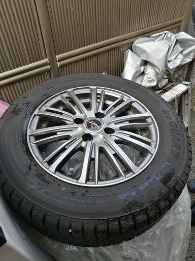 ヨコハマタイヤ 175/70 R14 スタットレスタイヤ 1回だけ使用 ヨコハマタイヤ 175/70 R14 スタットレスタイヤ 1回だけ使用
