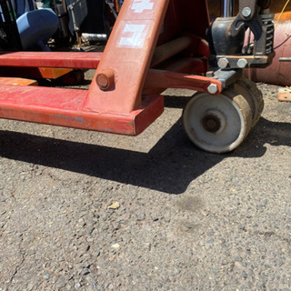 ハンドリフト　倉庫作業　リフトアップ