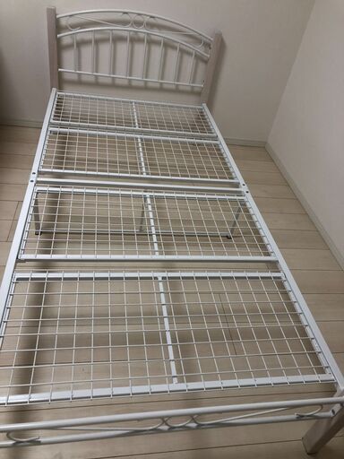 【７月中旬までの半額値下げ】ニトリ　パイプベット　シングル　白　その１【価格交渉可】