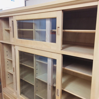 北海道民芸家具 食器棚 北海道民芸家具(HOKUMIN)のカバ無垢材を使用した、食器棚です