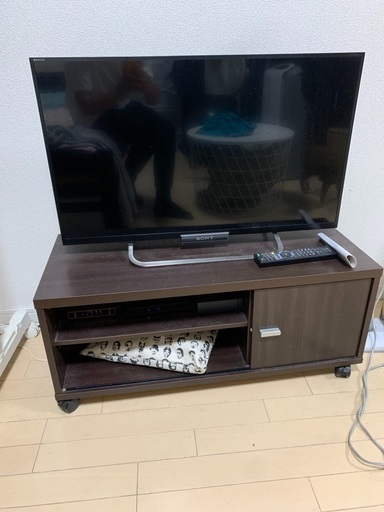32型テレビとテレビ台と外付けHD付き