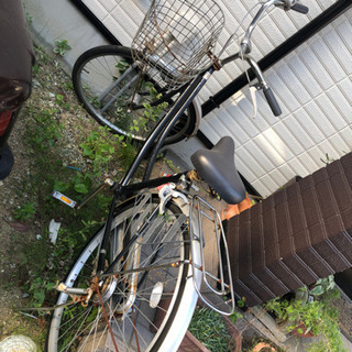 ☆錆びがあり、後輪がパンクしている自転車