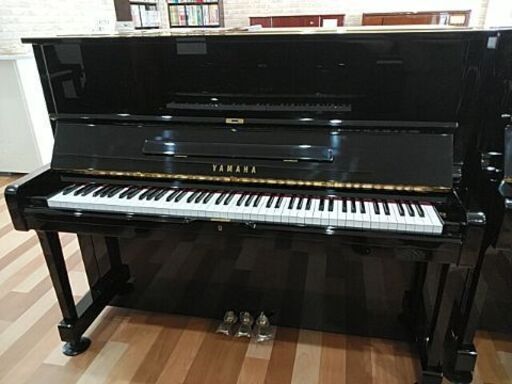 ヤマハピアノu1コンパクトピアノ、3本ペダル。只今成約済みになりました。。