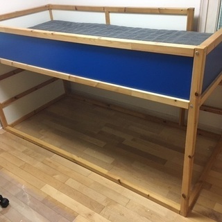イケアの子供用ベッド（６年使用）ベッドマット付きです。