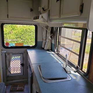 キャンピングカーの箱仮設住宅や物置に！ 自分空間にも最適‼️