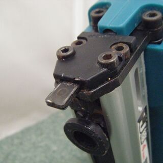 マキタ 充電タッカ ST420D 中古品 14.4V 6.0Ah 中古品 【公式通販】