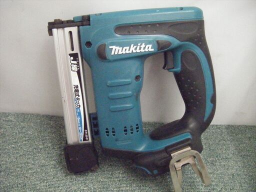 マキタ　充電式タッカ　ST120D　中古品　本体のみ