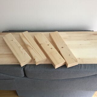 木材（板1枚、2x4 4本）