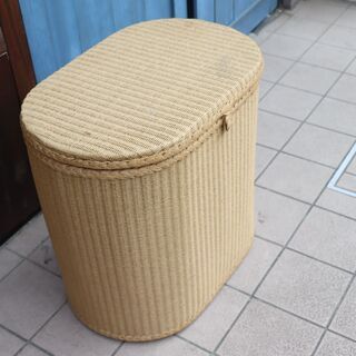 LLOYD LOOM（ロイドルーム）のランドリーバスケットです。温かみのあるナチュラルな雰囲気のランドリーボックスは小物や洋服の収納はもちろんサイドテーブルや飾り棚としても活躍します♪ LLOYD LOOM（ロイドルーム）のランドリーバスケットです。温かみのある