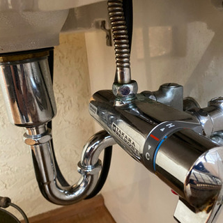 シャンプーボウル サーモ付き　美容室　シャンプー台 TOTO製シャンプーボールサーモ金具付ホワイト - 理美容器具