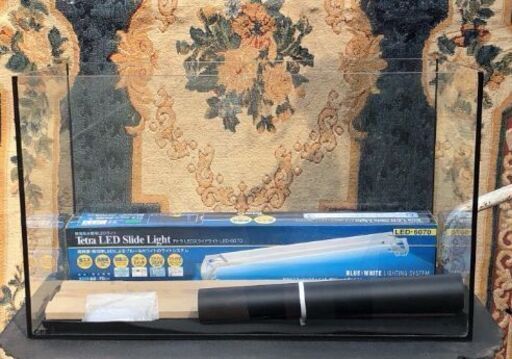 新古品　オールガラス60cm水槽とLEDライトセット