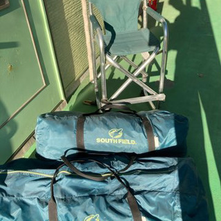 キャンプ用テントと椅子、灯油タンク、BOX