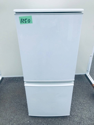 1250番 シャープ✨ノンフロン冷凍冷蔵庫✨SJ-D14A-W‼️