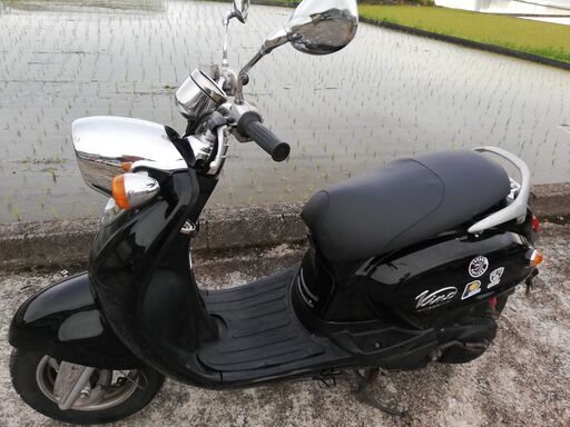 ヤマハのビーノ125cc 　綺麗な車体で大きさも扱いやすく小回りも利きます。