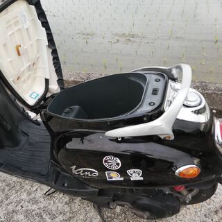 ヤマハのビーノ125cc 綺麗な車体で大きさも扱いやすく小回りも利きます。
