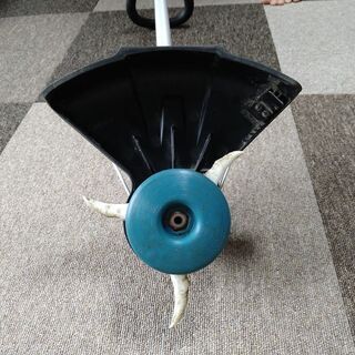 中古品（二回使用）充電式草刈り機　マキタ　MUR189DSF