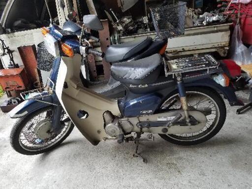 スーパーカブセル付き90です。