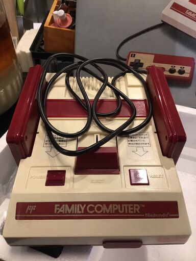 【超美品】初代ファミリーコンピュータ(ファミコン)【未使用】