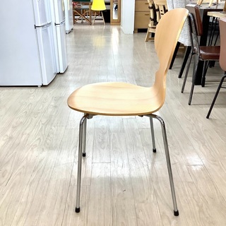ナチュラルカラーのFritz Hansenのセブンチェアのご紹介です。
