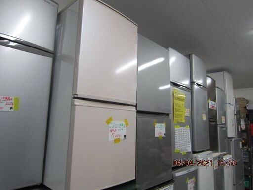 値下品　7000円　　 リサイクルショップのダイトーです。お持ち帰り価格　冷蔵庫　桜色　2011年　シャープ　2ドア　136L