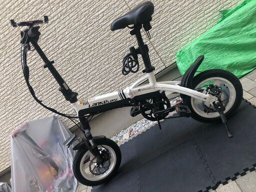 非常に軽く使用された Laneleisi A6 折りたたみ電動自転車。