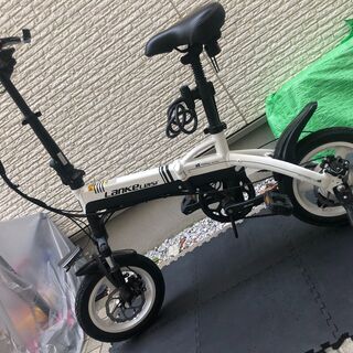 非常に軽く使用された Laneleisi A6 折りたたみ電動自転車。