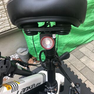 非常に軽く使用された Laneleisi A6 折りたたみ電動自転車。