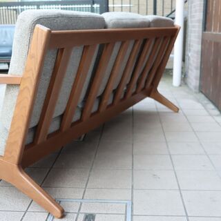 unico(ウニコ)のVISKA(ヴィスカ) カバーリングソファ 3シーター ナチュラルカラーです。北欧スタイルのレトロなデザインはナチュラルテイストなお部屋におススメのオシャレなトリプルソファー♪