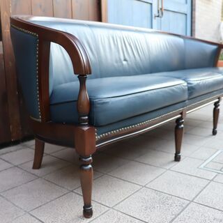 maruni(マルニ)のトラディショナルシリーズKENT COURT(ケントコート) 総本革 メイフェアー 3人掛けソファーです。クラシックなフォルムはエレガントな空間におススメのトリプルソファ♪