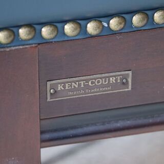 maruni(マルニ)のトラディショナルシリーズKENT COURT(ケントコート) 総本革 メイフェアー 3人掛けソファーです。クラシックなフォルムはエレガントな空間におススメのトリプルソファ♪