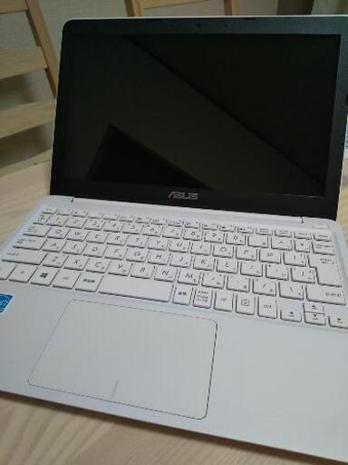ノートパソコン 軽量（約0.98kg）ASUS Vivobook E200HA