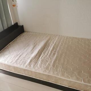 ベッド + マットレス + IKEAライト (予定者が確定してお...
