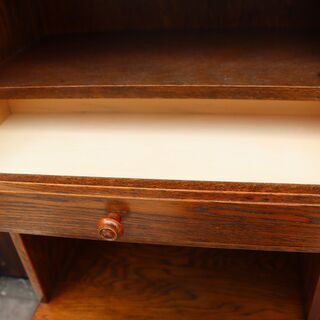 MITSUKOSHI(三越家具)の高級家具、Brugge(ブルージュ)のオーク材 ブックシェルフです。アンティーク調のクラシックな本棚はカップボードとしても。横浜ダニエル取扱い/カントリーハウス