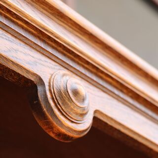 MITSUKOSHI(三越家具)の高級家具、Brugge(ブルージュ)のオーク材 ブックシェルフです。アンティーク調のクラシックな本棚はカップボードとしても。横浜ダニエル取扱い/カントリーハウス