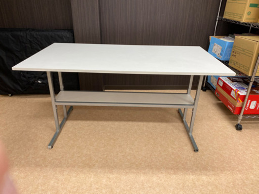 保留中。中古　ミーティングテーブル　机　事務所などに