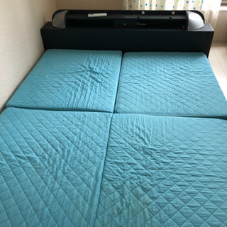 シングルベッドとクィーンサイズのベッド差し上げます。
