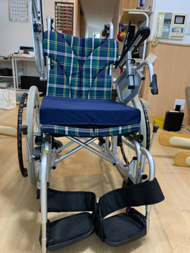 車椅子室内用　六輪　カワムラ低床こまわりくん