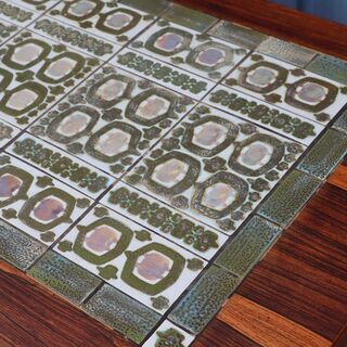 HASLEV(ハスレヴ)社より北欧デンマーク王室御用達のロイヤル・コペンハーゲン、TENERA（テネラ）シリーズのタイルを使用した、ローズウッド コーヒーテーブルです♪稀少ヴィンテージ