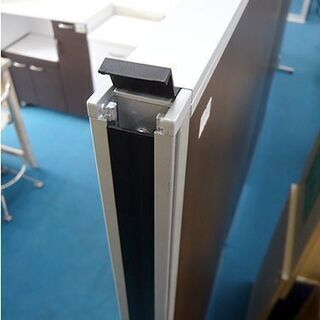 キャスター付き白色板張り3連パーテーション H1800『中古良品』