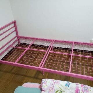 【あげます】ピンクのベッド(解体不可)
